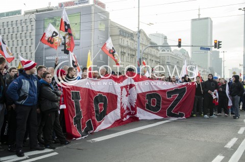  11.11.2014 WARSZAWIE MARSZ NIEPODLEGLOSCI 2014 N/Z UCZESTNICY MLODZIEZ WSZECHPOLSKA MARSZ  