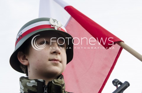  11.11.2014 WARSZAWIE MARSZ NIEPODLEGLOSCI 2014 N/Z UCZESTNICY DZIECKO  