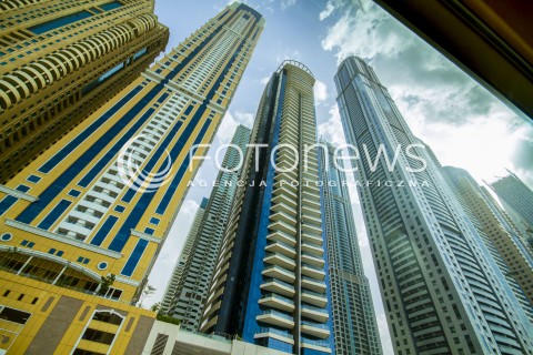  11.11.2014 DUBAJ ZEA <br />ZJEDNOCZONE EMIRATY ARABSKIE<br />ZDJECIE ILUSTRACYJNE<br />N/Z WYSOKOSCIOWE BUDYNKI CENTRUM DUBAJU<br /> 