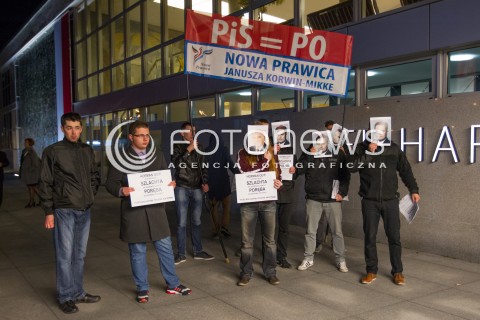  12.11.2014 RZESZOW <br />KONWENCJA WYBORCZA PIS NA PODKARPACIU<br />N/Z MANIFESTACJA PROTEST KNP KONGRESU NOWEJ PRAWICY - ZWOLENNICY KNP PRZYSZLI W MASKACH ADAMA HOFMANA<br /> 
