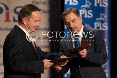  12.11.2014 RZESZOW <br />KONWENCJA WYBORCZA PIS NA PODKARPACIU<br />N/Z PIOTR DUDA I MARSZALEK WLADYSLAW ORTYL ODBIERA ODZNACZENIE SOLIDARNOSCI<br /> 