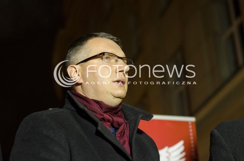  20.11.2014 WARSZAWA <br />PIKIETA POD PKW W SPRAWIE ZANIEDBAN WYBORCZYCH  <br />N/Z PRZEMYSLAW WIPLER<br /> 