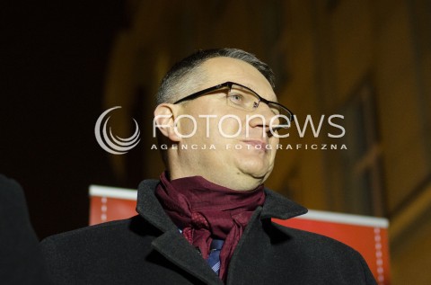  20.11.2014 WARSZAWA <br />PIKIETA POD PKW W SPRAWIE ZANIEDBAN WYBORCZYCH  <br />N/Z PRZEMYSLAW WIPLER<br /> 