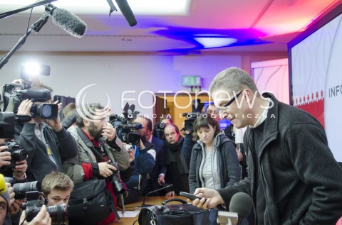  20.11.2014 WARSZAWA <br />PROTEST OKUPACYJNY W BUDYNKU PANSTWOWEJ KOMISJI WYBORCZEJ Z POWODU NIEPRAWIDLOWOSCI PODCZAS WYBOROW<br />N/Z  OKUPACJA GRZEGORZ BRAUN DZIENNIKARZE<br /> 