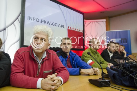  20.11.2014 WARSZAWA <br />PROTEST OKUPACYJNY W BUDYNKU PANSTWOWEJ KOMISJI WYBORCZEJ Z POWODU NIEPRAWIDLOWOSCI PODCZAS WYBOROW<br />N/Z  OKUPACJA UCZESTNICY<br /> 