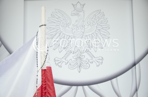  20.11.2014 WARSZAWA <br />PROTEST OKUPACYJNY W BUDYNKU PANSTWOWEJ KOMISJI WYBORCZEJ Z POWODU NIEPRAWIDLOWOSCI PODCZAS WYBOROW<br />N/Z  OKUPACJA FLAGA ROZANIEC GODLO<br /> 