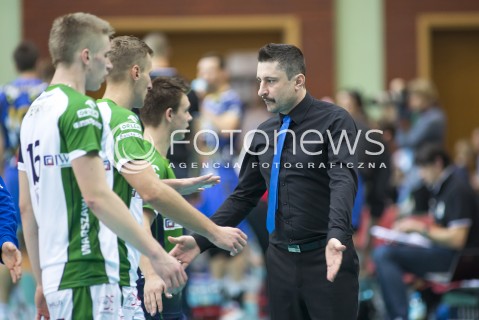  22.11.2014 WARSZAWA POLAND<br />SIATKOWKA PLUS LIGA 2014/2015 MEN VOLLEYBALL<br />ARENA URSYNOW<br />MECZ AZS POLITECHNIKA WARSZAWSKA - MKS BANIMEX BEDZIN <br />N/Z TRENER AZS JAKUB BEDNARUK<br /> 