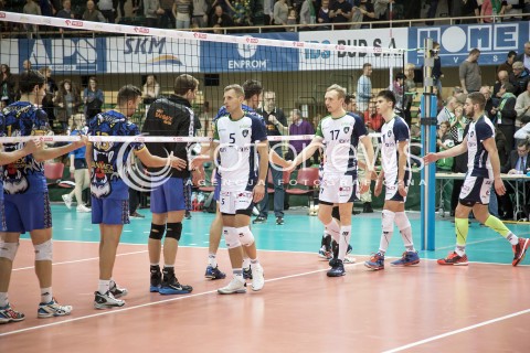  22.11.2014 WARSZAWA POLAND<br />SIATKOWKA PLUS LIGA 2014/2015 MEN VOLLEYBALL<br />ARENA URSYNOW<br />MECZ AZS POLITECHNIKA WARSZAWSKA - MKS BANIMEX BEDZIN <br />N/Z PIOTR LIPINSKI MATEUSZ SACHAREWICZ TOMASZ KOWALSKI MICHAL ZUK <br /> 