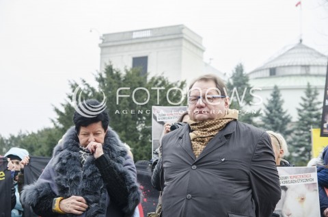  26.11.2014 WARSZAWA <br />PROTEST POD SEJMEM PRZECIWKO PRZEMOCY NA ZWIERZETACH  <br />N/Z  JOANNA SENYSZYN RYSZARD KALISZ<br /> 
