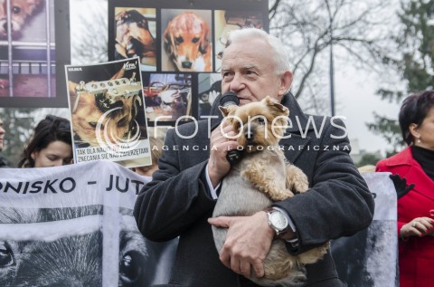 Protest przeciwko przemocy na zwierzętach pod Sejmem w Warszawie