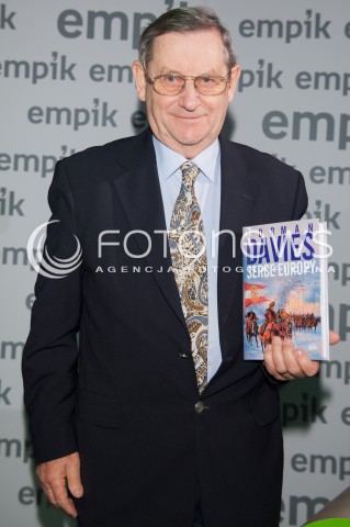  26.11.2014 WARSZAWA EMPIK<br />SPOTKANIE Z NORMANEM DAVIESEM<br />N/Z NORMAN DAVIES<br /> 