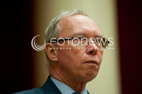  04.12.2014 WARSZAWA<br />ZAPRZYSIEZENIE HANNY GRONKIEWICZ - WALTZ NA PREZYDENT WARSZAWY<br />N/Z WOJEWODA MAZOWIECKI JACEK KOZLOWKSI<br /> 