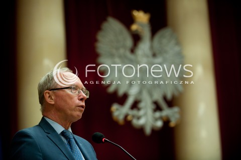  04.12.2014 WARSZAWA<br />ZAPRZYSIEZENIE HANNY GRONKIEWICZ - WALTZ NA PREZYDENT WARSZAWY<br />N/Z WOJEWODA MAZOWIECKI JACEK KOZLOWKSI<br /> 
