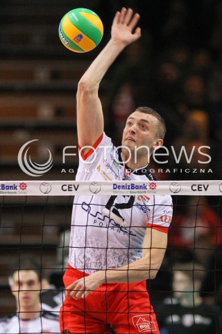  04.12.2014 RZESZOW POLAND <br />SIATKOWKA LIGA MISTRZOW MEN CEV VOLLEYBALL CHAMPIONS LEAGUE 2013 <br />MATCH ASSECO RESOVIA -  BERLIN RECYCLING VOLLEYS<br />N/Z LUKASZ PERLOWSKI SYLWETKA ATAK<br /> 