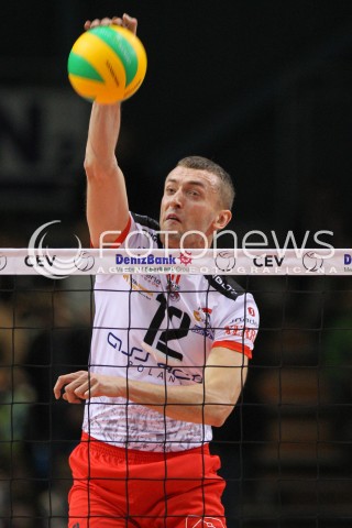 04.12.2014 RZESZOW POLAND <br />SIATKOWKA LIGA MISTRZOW MEN CEV VOLLEYBALL CHAMPIONS LEAGUE 2013 <br />MATCH ASSECO RESOVIA -  BERLIN RECYCLING VOLLEYS<br />N/Z LUKASZ PERLOWSKI SYLWETKA ATAK<br /> 
