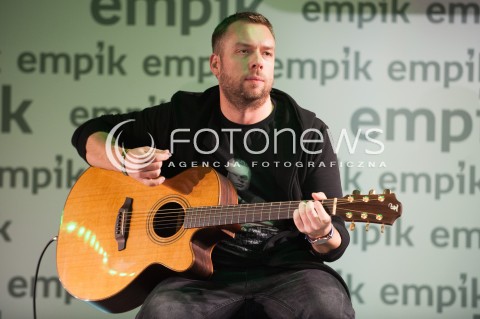  05.12.2014 WARSZAWA EMPIK<br />SPOTKANIE Z RED LIPS<br />N/Z LUKASZ LAZER JOANNA CZARNECKA RUDA<br /> 