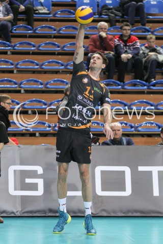  07.12.2014 RZESZOW <br />SIATKOWKA PLUS LIGA 2014/2015 MEN VOLLEYBALL POLAND POLISH PLUSLIGA LEAGUE SEASON 2014/2015 <br />MECZ ASSECO RESOVIA RZESZOW - CUPRUM LUBIN<br />N/Z LUKASZ KADZIEWICZ SYLWETKA <br /> 