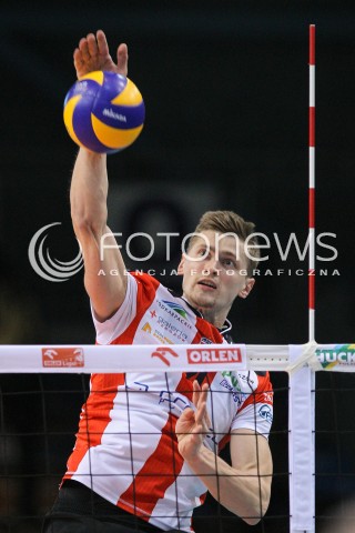  07.12.2014 RZESZOW <br />SIATKOWKA PLUS LIGA 2014/2015 MEN VOLLEYBALL POLAND POLISH PLUSLIGA LEAGUE SEASON 2014/2015 <br />MECZ ASSECO RESOVIA RZESZOW - CUPRUM LUBIN<br />N/Z  PIOTR NOWAKOWSKI SYLWETKA ATAK<br /> 