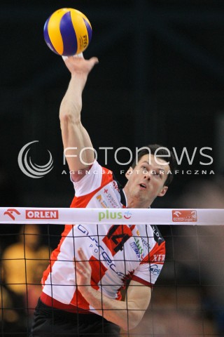  07.12.2014 RZESZOW <br />SIATKOWKA PLUS LIGA 2014/2015 MEN VOLLEYBALL POLAND POLISH PLUSLIGA LEAGUE SEASON 2014/2015 <br />MECZ ASSECO RESOVIA RZESZOW - CUPRUM LUBIN<br />N/Z  RAFAL BUSZEK SYLWETKA ATAK<br /> 