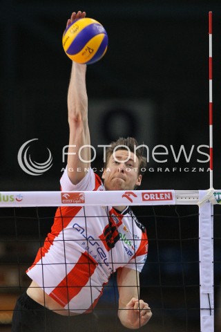  07.12.2014 RZESZOW <br />SIATKOWKA PLUS LIGA 2014/2015 MEN VOLLEYBALL POLAND POLISH PLUSLIGA LEAGUE SEASON 2014/2015 <br />MECZ ASSECO RESOVIA RZESZOW - CUPRUM LUBIN<br />N/Z  JOCHEN SCHOPS SYLWETKA ATAK<br /> 