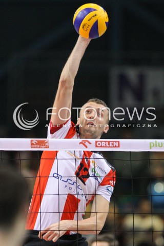  07.12.2014 RZESZOW <br />SIATKOWKA PLUS LIGA 2014/2015 MEN VOLLEYBALL POLAND POLISH PLUSLIGA LEAGUE SEASON 2014/2015 <br />MECZ ASSECO RESOVIA RZESZOW - CUPRUM LUBIN<br />N/Z  LUKASZ PERLOWSKI  SYLWETKA ATAK<br /> 