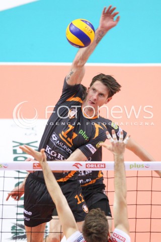  07.12.2014 RZESZOW <br />SIATKOWKA PLUS LIGA 2014/2015 MEN VOLLEYBALL POLAND POLISH PLUSLIGA LEAGUE SEASON 2014/2015 <br />MECZ ASSECO RESOVIA RZESZOW - CUPRUM LUBIN<br />N/Z  LUKASZ KADZIEWICZ <br /> 