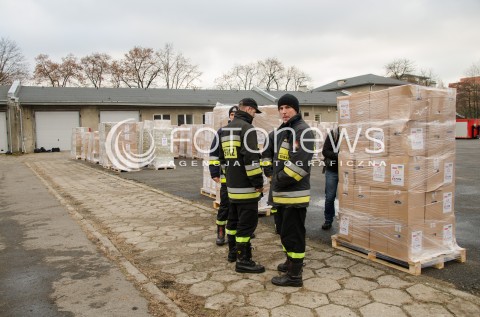  17.12.2014 WARSZAWA <br />ODPRAWA POLSKIEGO TRANSPORTU Z POMOCA HUMANITARNA DLA UKRAINY <br />N/Z KONWOJ TRANSPORT PAKOWANIE STRAZ POZARNA<br /> 