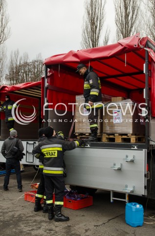  17.12.2014 WARSZAWA <br />ODPRAWA POLSKIEGO TRANSPORTU Z POMOCA HUMANITARNA DLA UKRAINY <br />N/Z KONWOJ TRANSPORT PAKOWANIE STRAZ POZARNA<br /> 