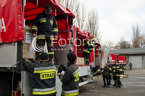  17.12.2014 WARSZAWA <br />ODPRAWA POLSKIEGO TRANSPORTU Z POMOCA HUMANITARNA DLA UKRAINY <br />N/Z KONWOJ TRANSPORT PAKOWANIE STRAZ POZARNA<br /> 