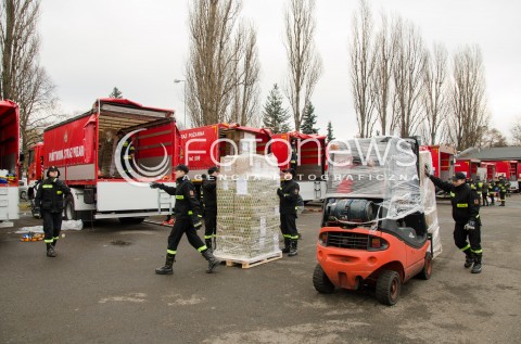  17.12.2014 WARSZAWA <br />ODPRAWA POLSKIEGO TRANSPORTU Z POMOCA HUMANITARNA DLA UKRAINY <br />N/Z KONWOJ TRANSPORT PAKOWANIE STRAZ POZARNA<br /> 