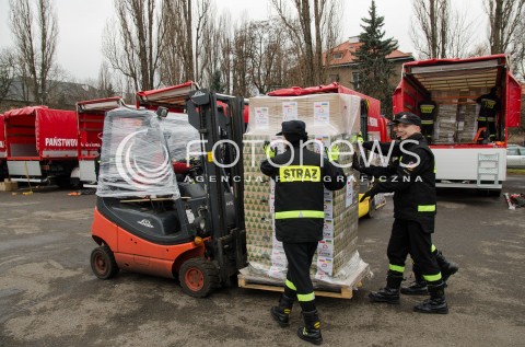  17.12.2014 WARSZAWA <br />ODPRAWA POLSKIEGO TRANSPORTU Z POMOCA HUMANITARNA DLA UKRAINY <br />N/Z KONWOJ TRANSPORT PAKOWANIE STRAZ POZARNA<br /> 