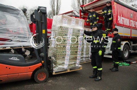  17.12.2014 WARSZAWA <br />ODPRAWA POLSKIEGO TRANSPORTU Z POMOCA HUMANITARNA DLA UKRAINY <br />N/Z KONWOJ TRANSPORT PAKOWANIE STRAZ POZARNA<br /> 