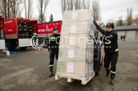  17.12.2014 WARSZAWA <br />ODPRAWA POLSKIEGO TRANSPORTU Z POMOCA HUMANITARNA DLA UKRAINY <br />N/Z KONWOJ TRANSPORT PAKOWANIE STRAZ POZARNA<br /> 