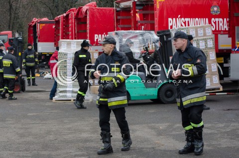  17.12.2014 WARSZAWA <br />ODPRAWA POLSKIEGO TRANSPORTU Z POMOCA HUMANITARNA DLA UKRAINY <br />N/Z KONWOJ TRANSPORT PAKOWANIE STRAZ POZARNA<br /> 