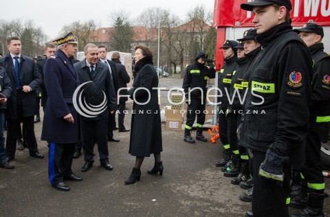  17.12.2014 WARSZAWA <br />ODPRAWA POLSKIEGO TRANSPORTU Z POMOCA HUMANITARNA DLA UKRAINY <br />N/Z KONWOJ TRANSPORT PAKOWANIE STRAZ POZARNA PREMIER EWA KOPACZ GRZEGORZ SCHETYNA<br /> 