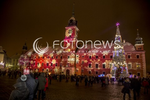  26.12.2014 WARSZAWA<br />ZDJECIE ILUSTRACYJNE<br />STAROWKA W WARSZAWIE<br />N/Z PLAC ZAMKOWY ZIMA ZAMEK KROLEWSKI ILLUMINACJA ILUMINACJA<br /> 