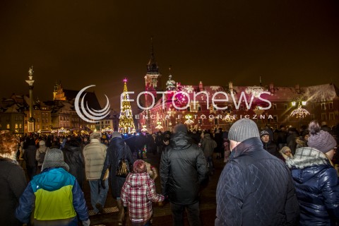  26.12.2014 WARSZAWA<br />ZDJECIE ILUSTRACYJNE<br />STAROWKA W WARSZAWIE<br />N/Z PLAC ZAMKOWY ZIMA ZAMEK KROLEWSKI ILLUMINACJA ILUMINACJA<br /> 