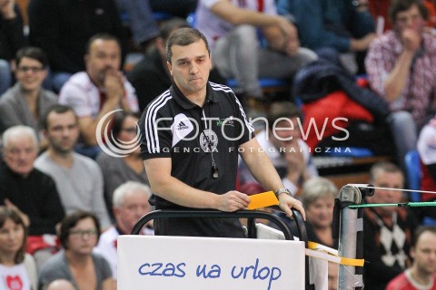  04.01.2015 RZESZOW <br />SIATKOWKA PLUS LIGA 2014/2015 MEN VOLLEYBALL POLAND POLISH PLUSLIGA LEAGUE SEASON 2014/2015 <br />MECZ ASSECO RESOVIA RZESZOW - ZAKSA KEDZIERZYN KOZLE<br />N/Z SEDZIA PAWEL BURKIEWICZ ZOLTA KARTKA DLA JURIJ GLADYR EMOCJE DYSKUSJE <br /> 