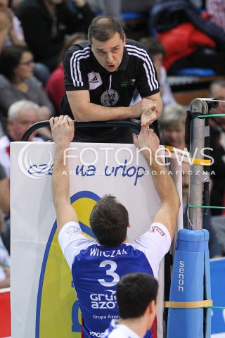  04.01.2015 RZESZOW <br />SIATKOWKA PLUS LIGA 2014/2015 MEN VOLLEYBALL POLAND POLISH PLUSLIGA LEAGUE SEASON 2014/2015 <br />MECZ ASSECO RESOVIA RZESZOW - ZAKSA KEDZIERZYN KOZLE<br />N/Z PAWEL BURKIEWICZ SEDZIA DOMINIK WITCZAK DYSKUSJE KONTROWERSJE KLOTNIE KLOTNIA DYSKUSJA UPOMNIENIE<br /> 