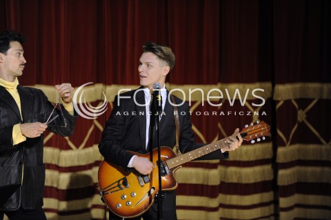  05.01.2015 WARSZAWA<br />PROBA MEDIALNA SPEKTAKLU CZLOWIEK DWOCH SZEFOW W TEATRZE KOMEDIA<br />N/Z RAFAL CIESZYNSKI MACIEJ RADEL<br /> 