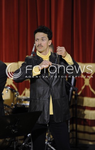  05.01.2015 WARSZAWA<br />PROBA MEDIALNA SPEKTAKLU CZLOWIEK DWOCH SZEFOW W TEATRZE KOMEDIA<br />N/Z RAFAL CIESZYNSKI<br /> 