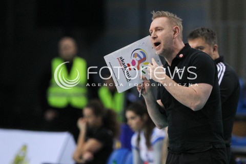  05.01.2015 RZESZOW<br />SIATKOWKA ORLEN LIGA 2014/2015 WOMEN VOLLEYBALL POLAND POLISH ORLENLIGA LEAGUE SEASON 2014/2015<br />MECZ DEVELOPRES SKYRES RZESZOW - IMPEL WROCLAW<br />N/Z TORE ALEKSANDERSEN - I TRENER ( HEAD COACH ) SYLWETKA <br /> 