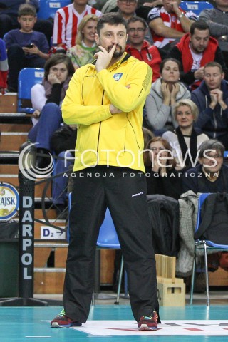  07.01.2015 RZESZOW <br />SIATKOWKA PUCHAR POLSKI SEZON 2014/2015 MEN VOLLEYBALL POLAND POLISH CUP SEASON 2014/2015  <br />MECZ ASSECO RESOVIA RZESZOW - AZS POLITECHNIKA WARSZAWSKA<br />N/Z JAKUB BEDNARUK - I TRENER ( HEAD COACH ) SYLWETKA <br /> 