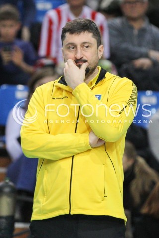  07.01.2015 RZESZOW <br />SIATKOWKA PUCHAR POLSKI SEZON 2014/2015 MEN VOLLEYBALL POLAND POLISH CUP SEASON 2014/2015  <br />MECZ ASSECO RESOVIA RZESZOW - AZS POLITECHNIKA WARSZAWSKA<br />N/Z JAKUB BEDNARUK - I TRENER ( HEAD COACH ) SYLWETKA <br /> 