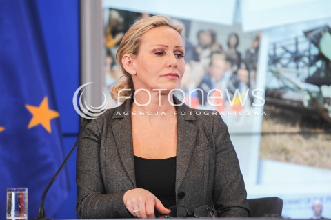  07.01.2015 WARSZAWA <br />KONFERENCJA PRASOWA PREMIER 100 DNI RZADU<br />N/Z RZECZNIK PRASOWY RZADU IWONA SULIK<br /> 