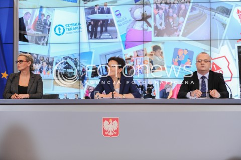  07.01.2015 WARSZAWA <br />KONFERENCJA PRASOWA PREMIER 100 DNI RZADU<br />N/Z EWA KOPACZ RZECZNIK PRASOWY RZADU IWONA SULIK WOJCIECH KOWALCZYK<br /> 