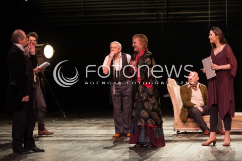  08.01.2015 WARSZAWA TEATR DRAMATYCZNY<br />PROBA MEDIALNA SPEKTAKLU SZALBIERZ<br />N/Z WITOLD DEBICKI MALGORZATA ROZNIATOWSKA MACIEJ SZARY ANDRZEJ BLUMENFELD BARTEK WAGA<br /> 
