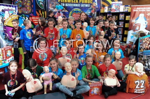  11.01.2015 WARSZAWA TVP2<br />23 FINAL WIELKIEJ ORKIESTRY SWIATECZNEJ POMOCY<br />N/Z DZIECI KWESTUJACY<br /> 