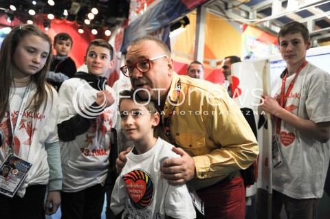  11.01.2015 WARSZAWA TVP2<br />23 FINAL WIELKIEJ ORKIESTRY SWIATECZNEJ POMOCY<br />N/Z JUREK OWSIAK JERZY WOLONTARIUSZE<br /> 