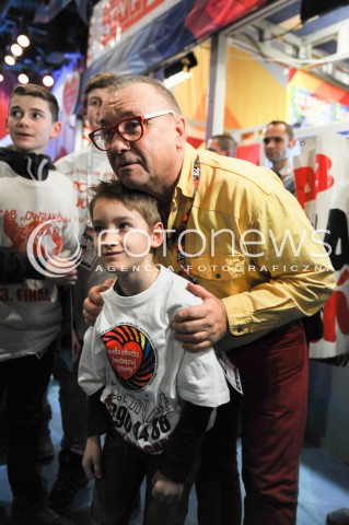  11.01.2015 WARSZAWA TVP2<br />23 FINAL WIELKIEJ ORKIESTRY SWIATECZNEJ POMOCY<br />N/Z JUREK OWSIAK JERZY WOLONTARIUSZE<br /> 